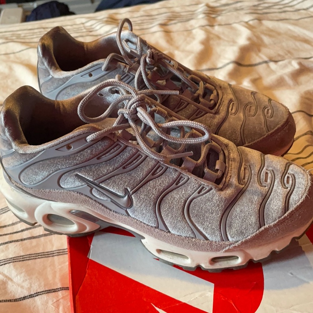 Nike AirMax Plus Grey Velvet